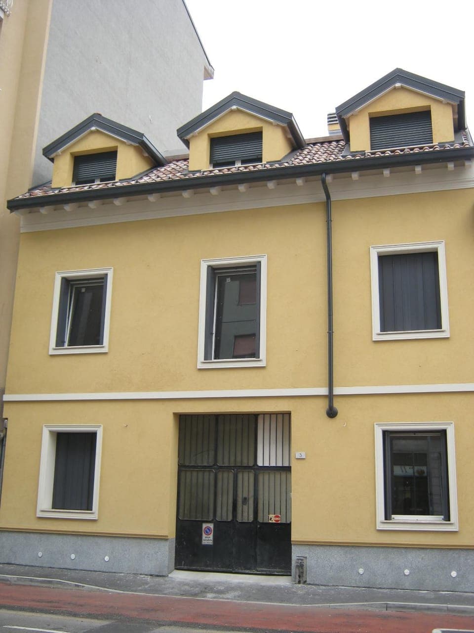 Facade/entrance, Property logo or sign, Photo of the whole room, Street view