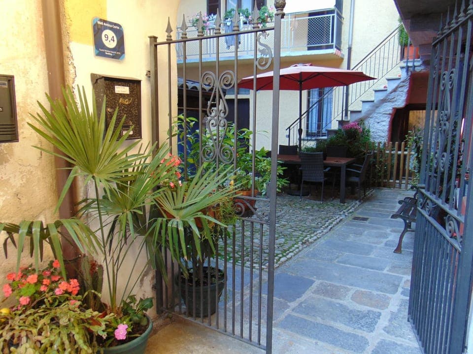 Facade/entrance