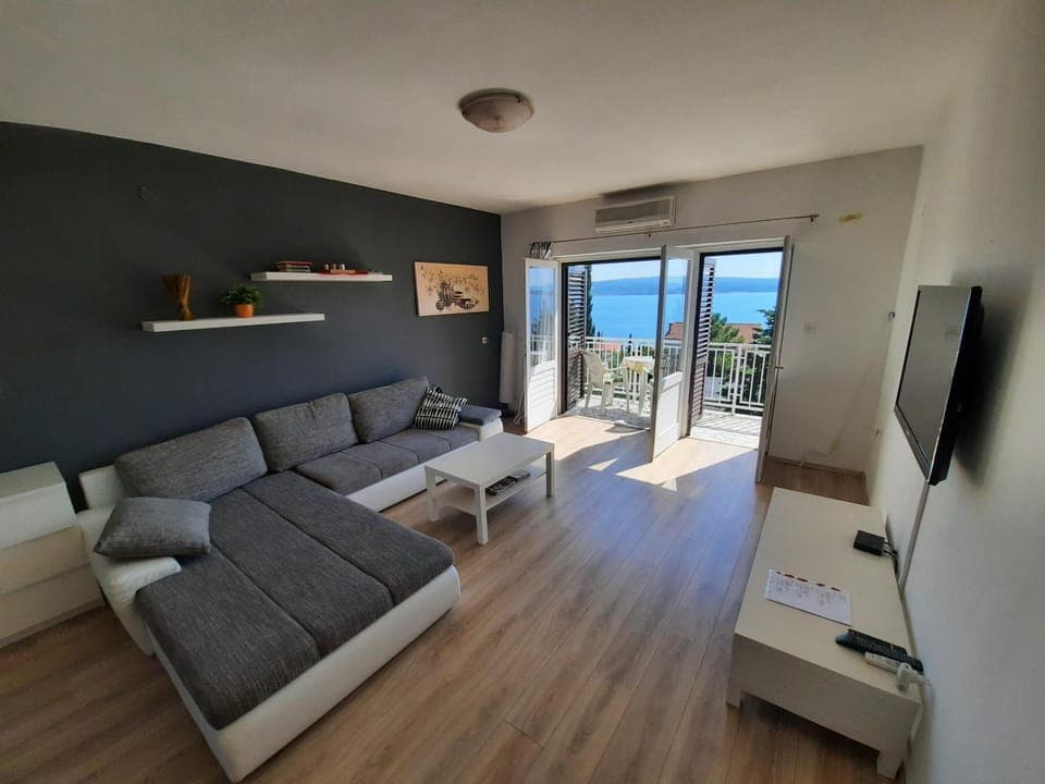 Communal lounge/ TV room, Natural landscape, TV and multimedia, View (from property/room), Balcony/Terrace, Living room, Seating area, Evening entertainment, Sea view