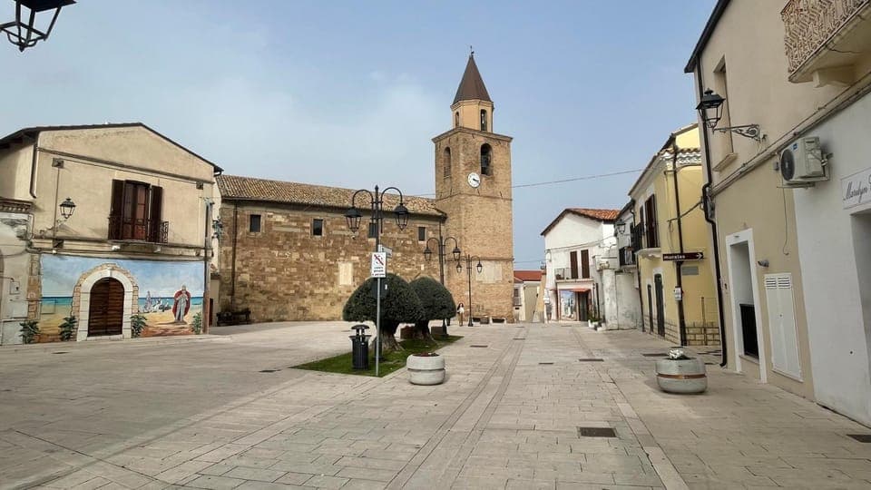 Nearby landmark, Neighbourhood, Place of worship