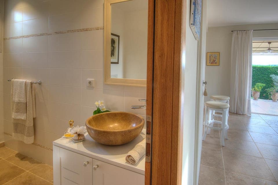 Bathroom, Decorative detail