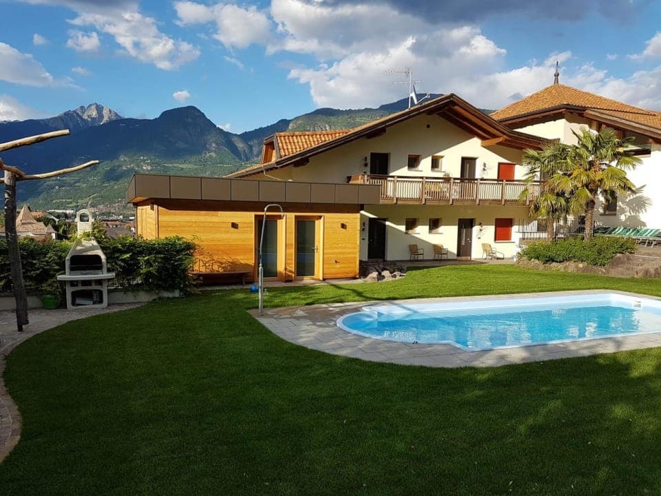 Property building, Garden, Swimming pool