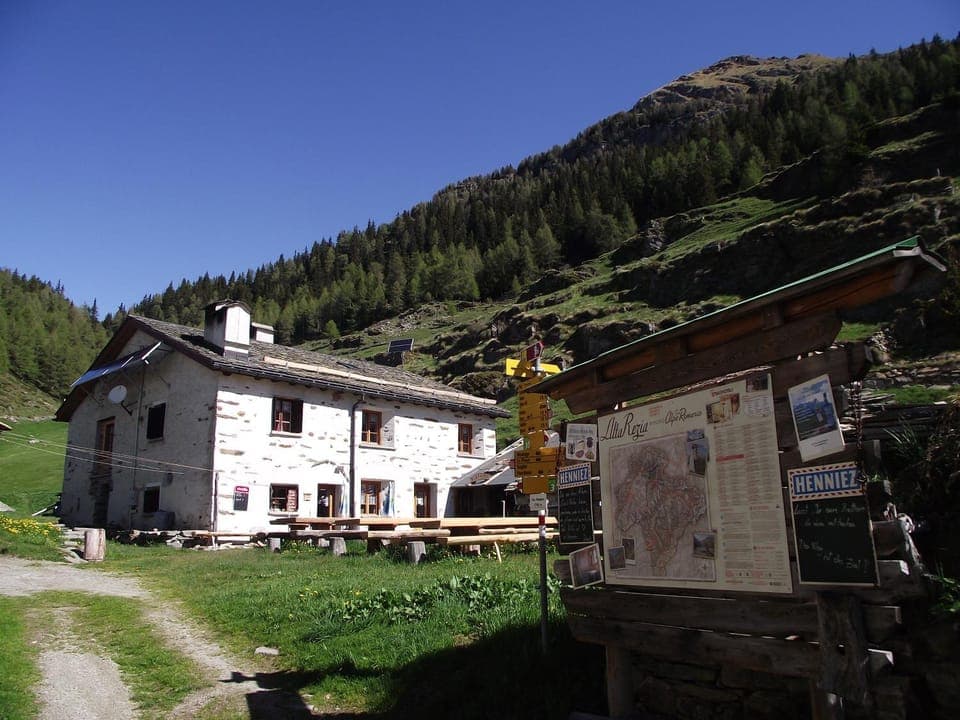 Restaurant/places to eat, Facade/entrance, Spring, Day, Balcony/Terrace, On site, Mountain view