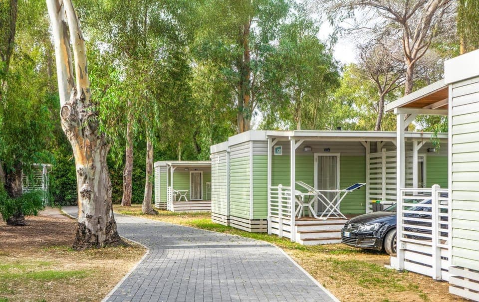 Property building, Natural landscape, Garden, Garden view, Street view