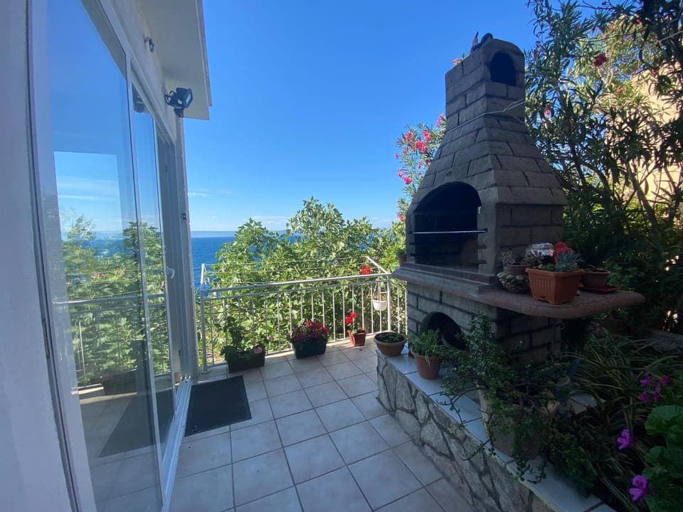 Location, children, Family