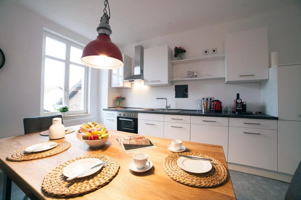 Kitchen or kitchenette, Dining area