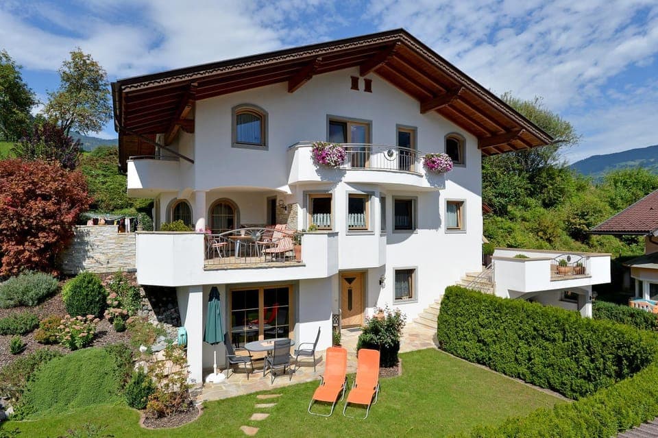 Facade/entrance, Summer, Garden