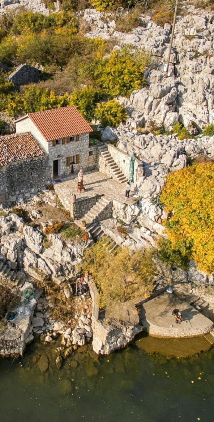 Property building, Nearby landmark, Day, Natural landscape, Bird's eye view, Lake view, River view