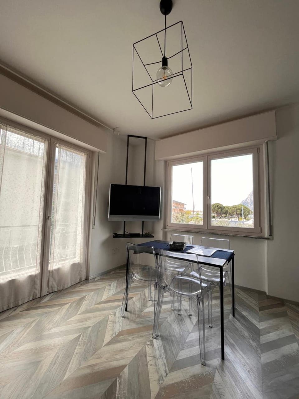 TV and multimedia, Living room, Dining area, hair dresser