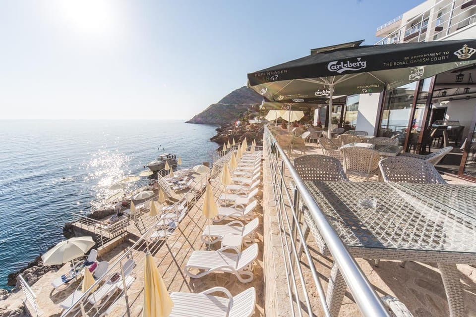 Restaurant/places to eat, Garden, Beach, Sea view