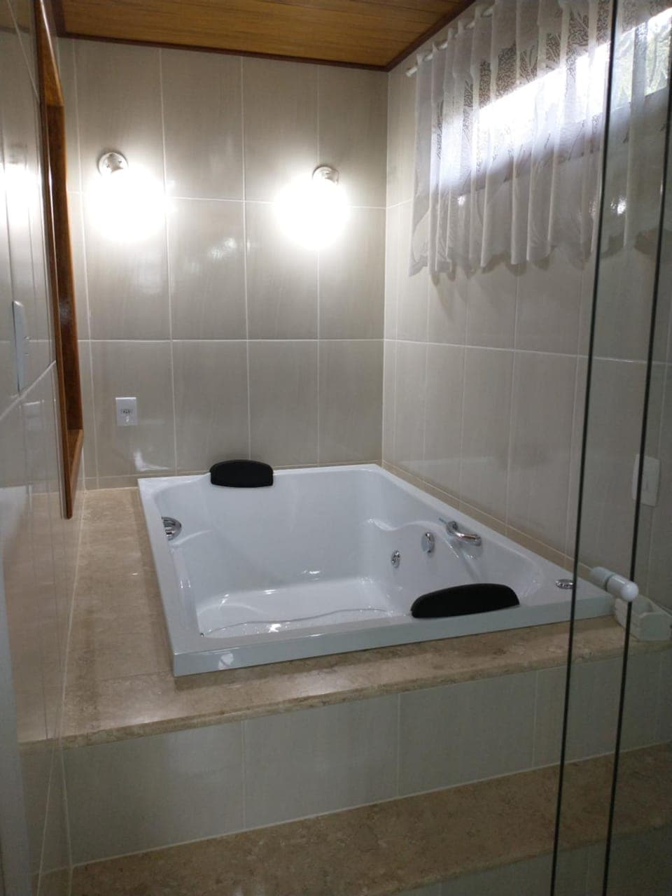 Hot Tub, Bathroom