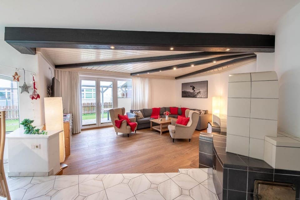 Communal lounge/ TV room, TV and multimedia, Living room, locker