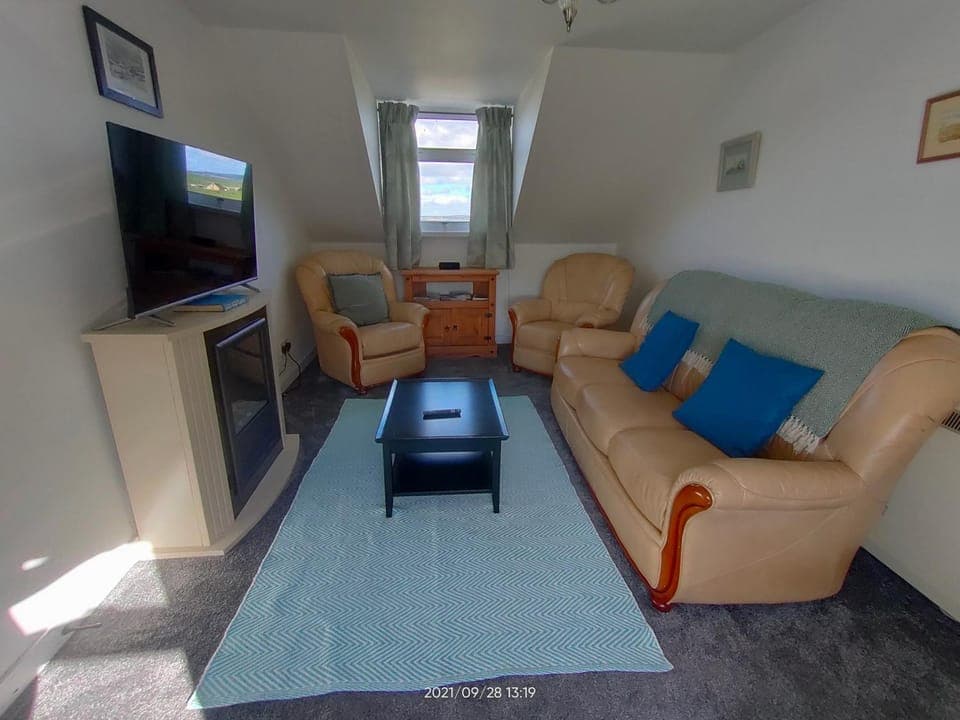 TV and multimedia, Living room, Evening entertainment