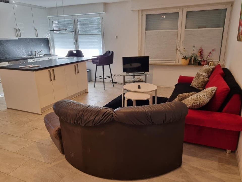 TV and multimedia, Kitchen or kitchenette, Living room, Seating area