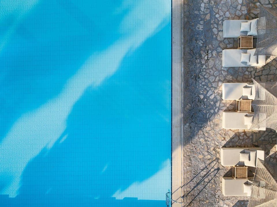 Swimming pool, sunbed