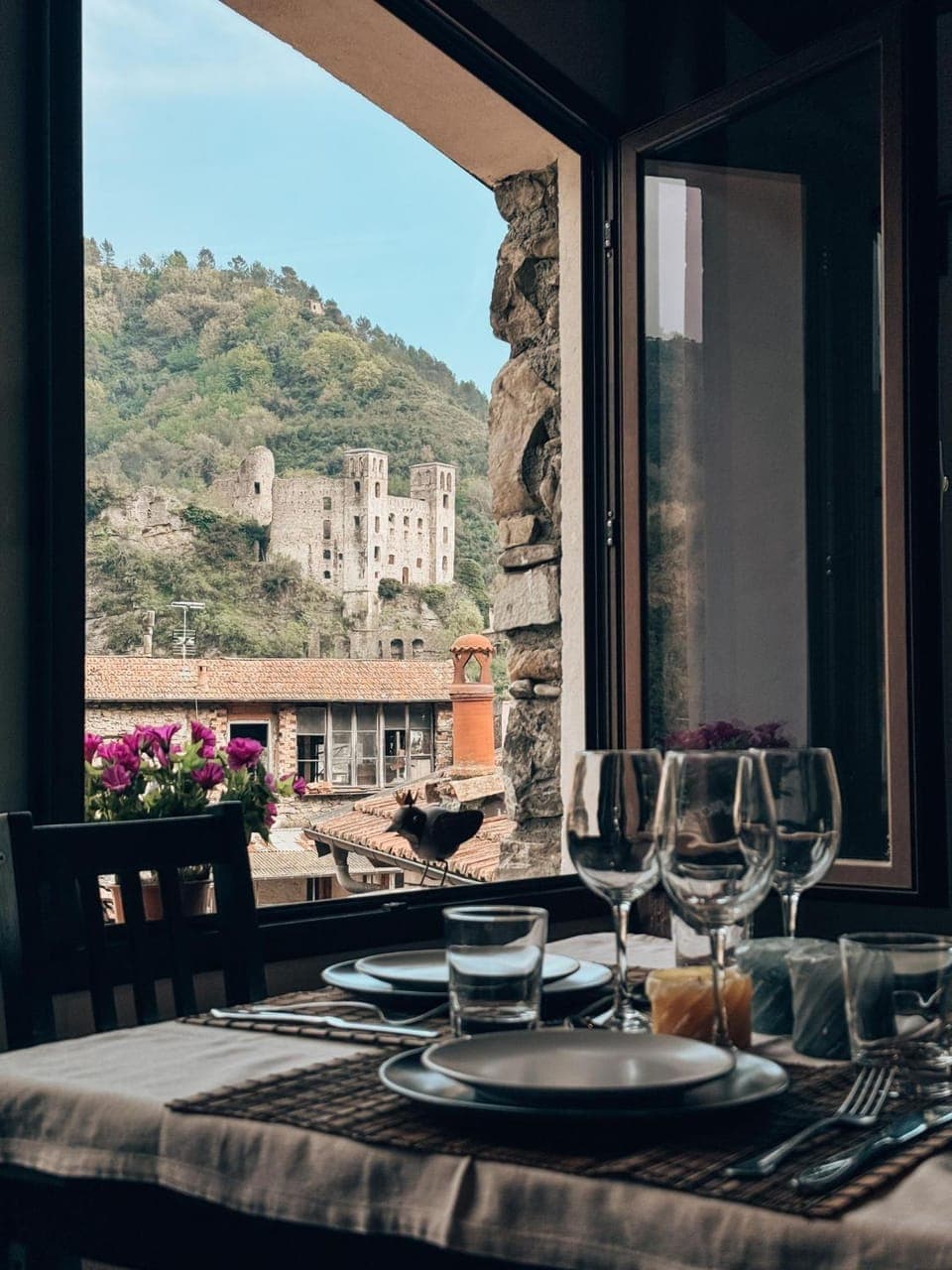 Nearby landmark, View (from property/room), Living room, Dining area, City view, Landmark view, Lunch, Dinner, kitchen