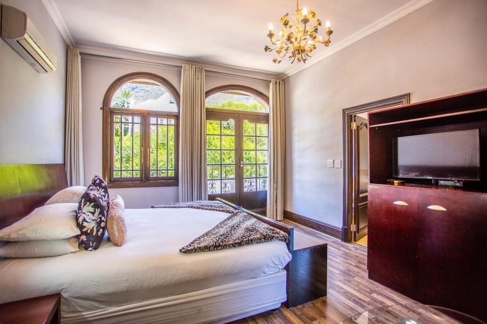 TV and multimedia, Decorative detail, Bedroom, air conditioner