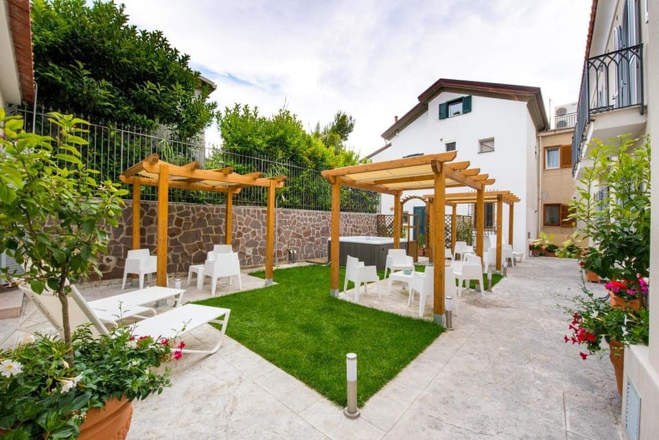 Patio, Spring, Day, Garden, Garden view, sunbed