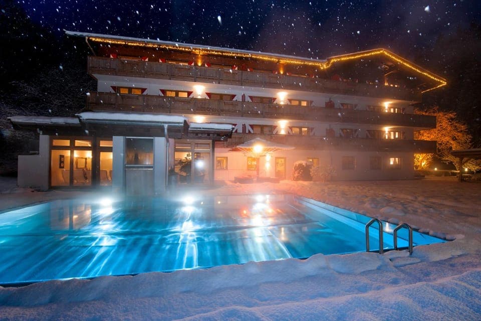 Facade/entrance, Winter, Swimming pool