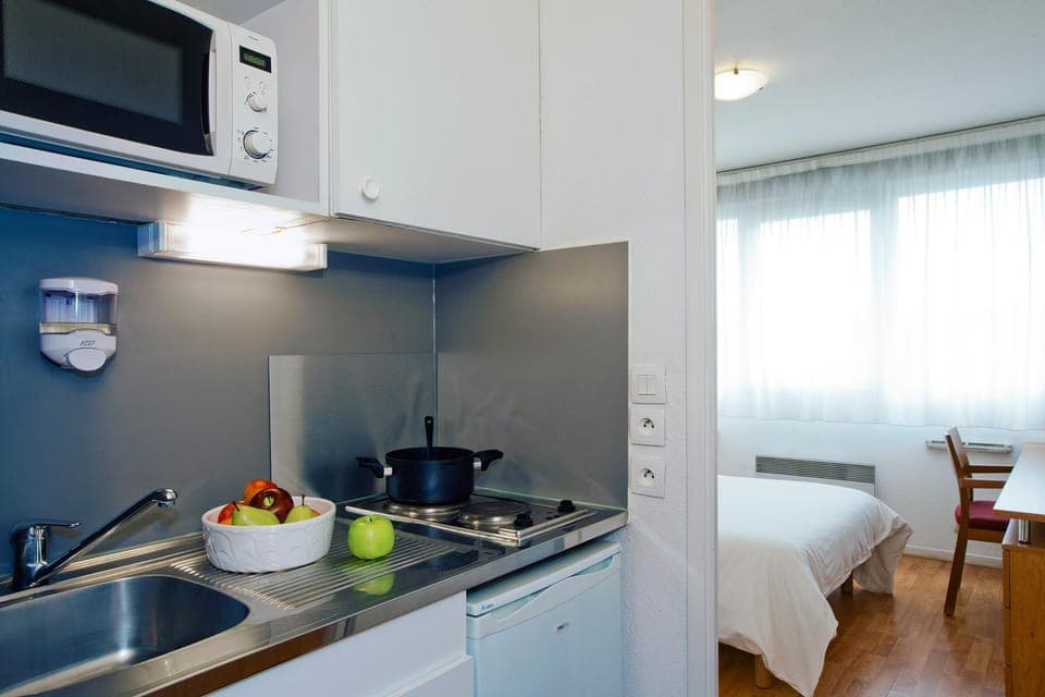 Kitchen or kitchenette, Bedroom