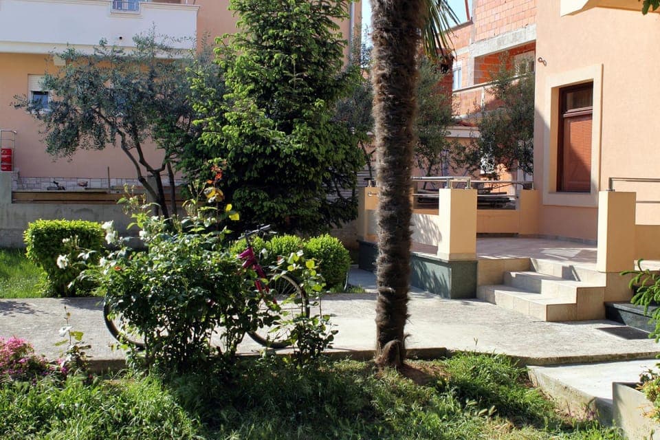 Location, children, Family