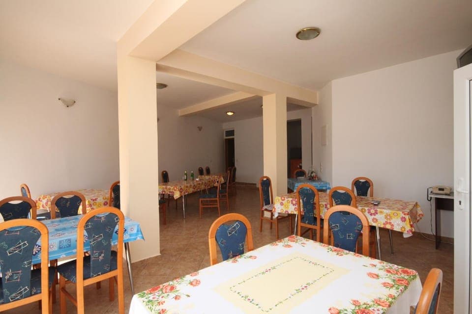 Location, children, Family