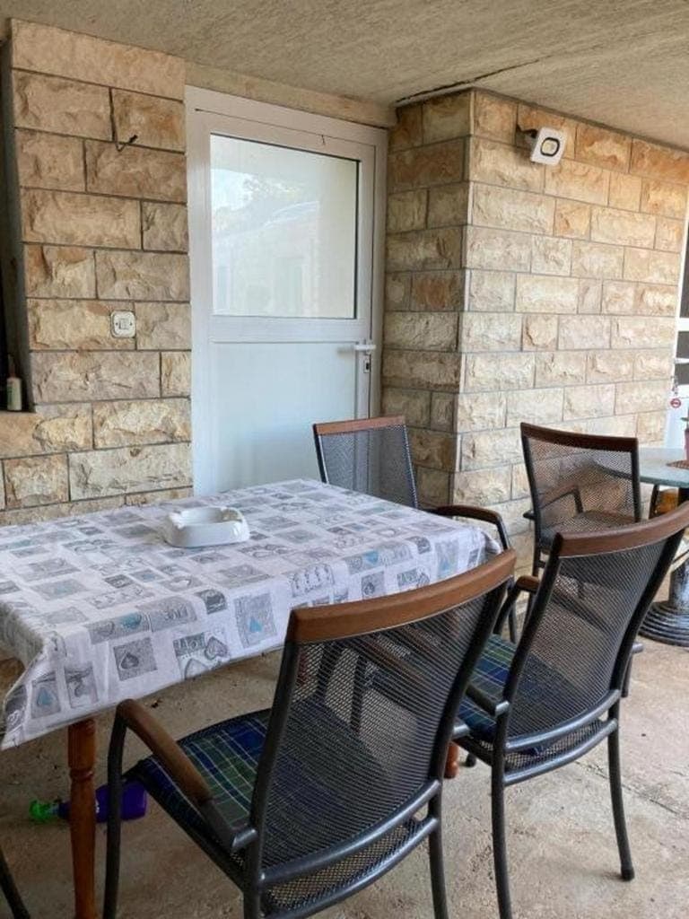 Location, children, Family