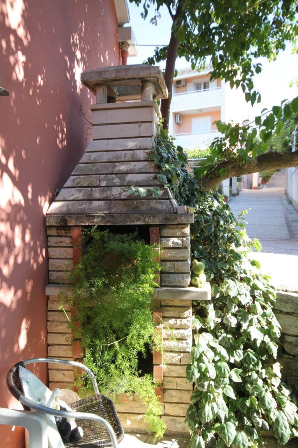 Location, children, Family