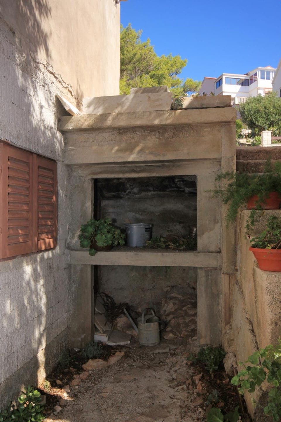 Location, children, Family