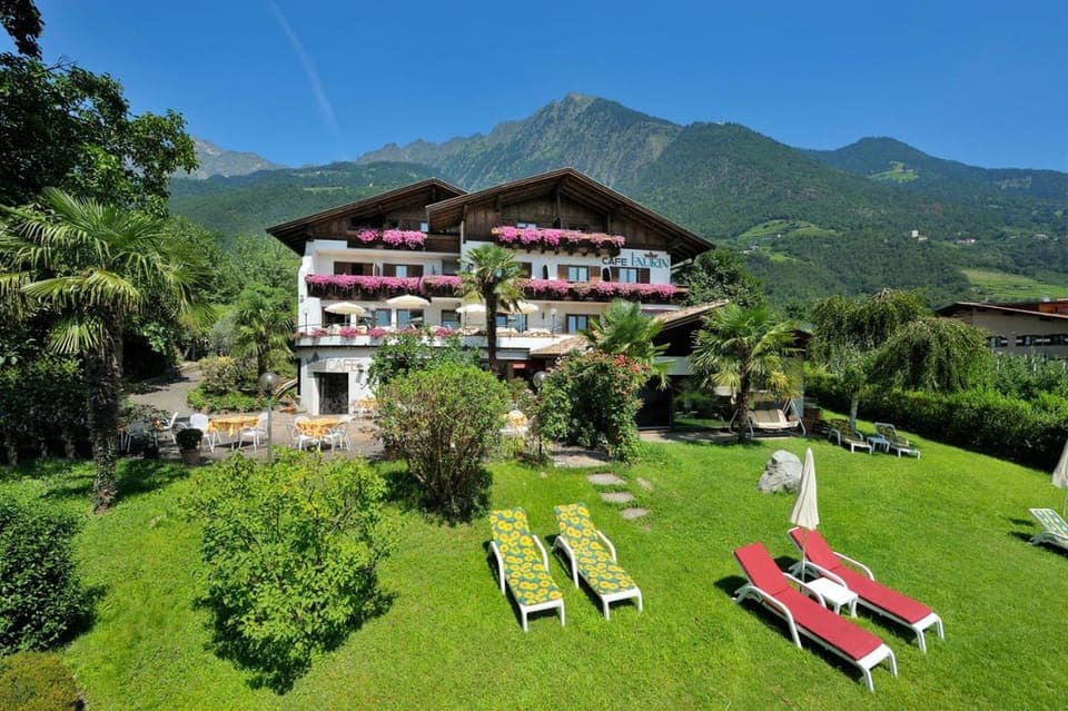 Facade/entrance, Garden