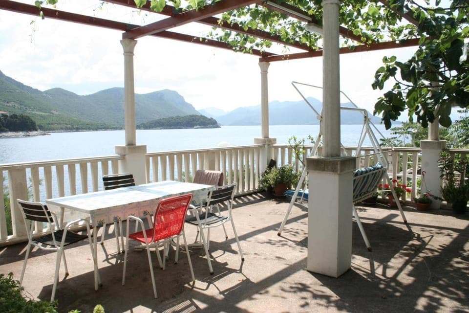 Location, children, Family