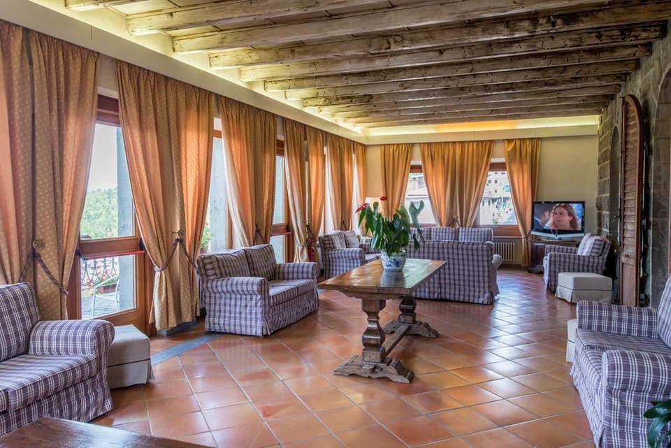 Communal lounge/ TV room