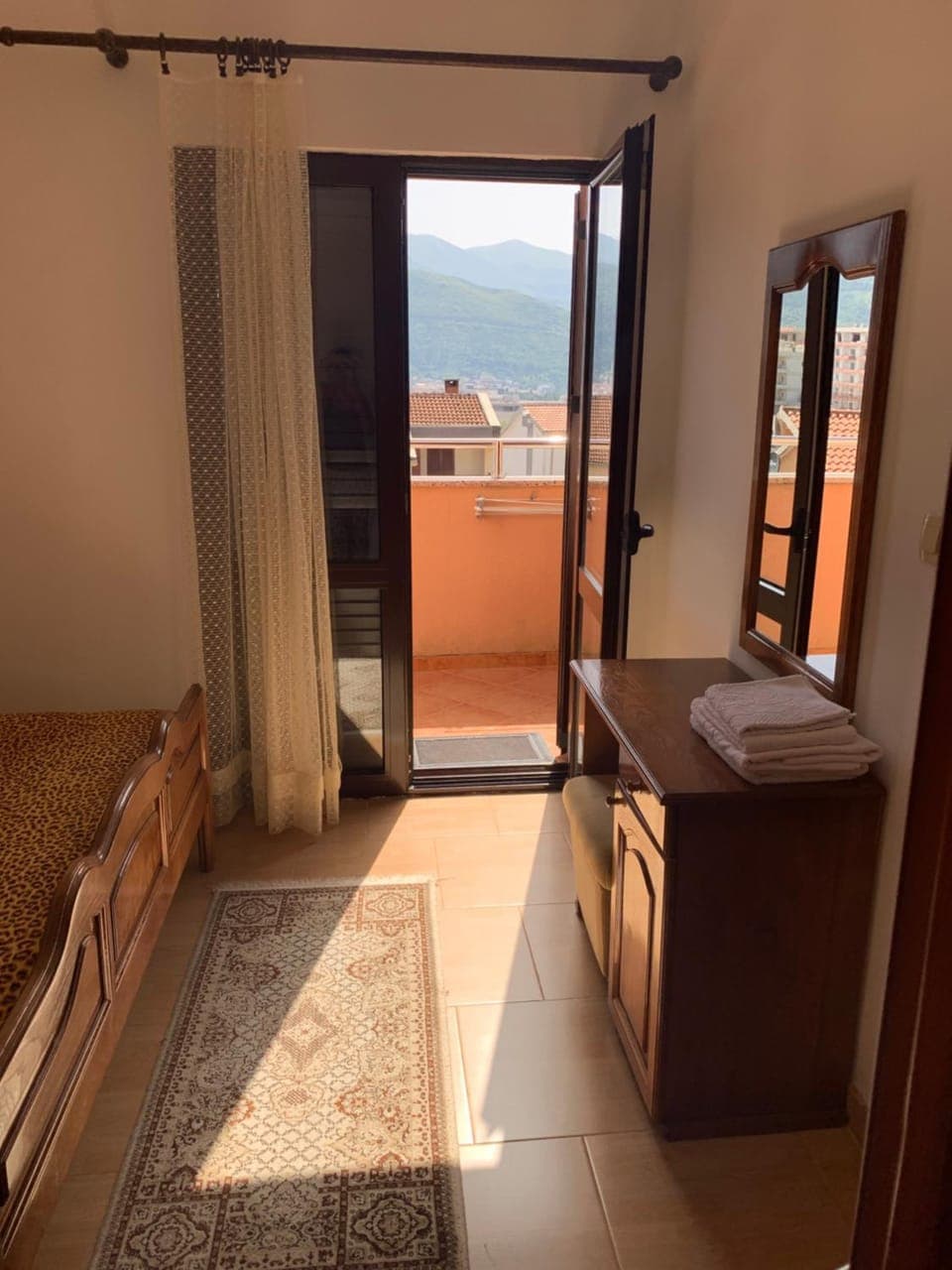 Balcony/Terrace, Mountain view