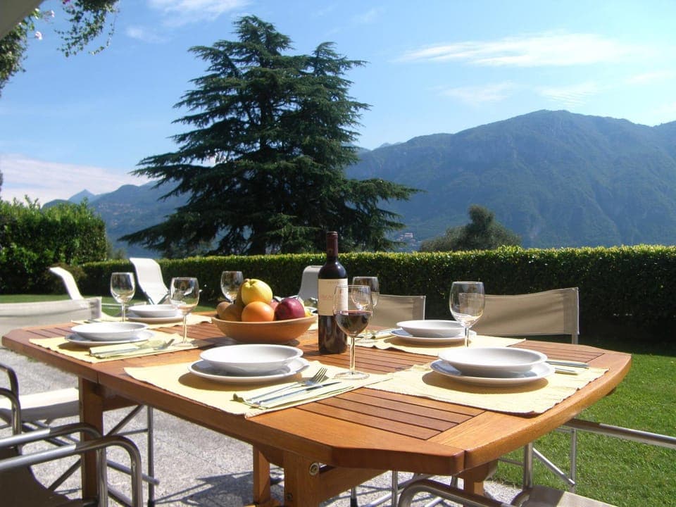 Property building, Garden, Balcony/Terrace, Garden view, Lake view, Mountain view