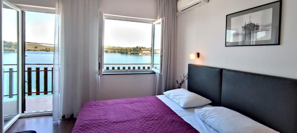 Bed, View (from property/room), Balcony/Terrace, Sea view, air conditioner