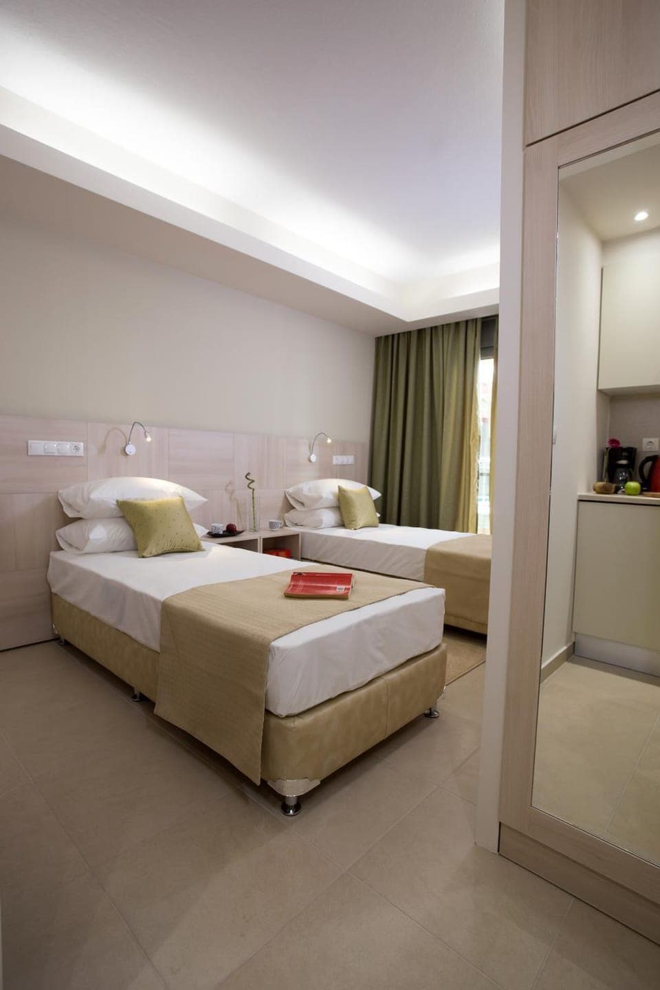 Bed, TV and multimedia, Bedroom