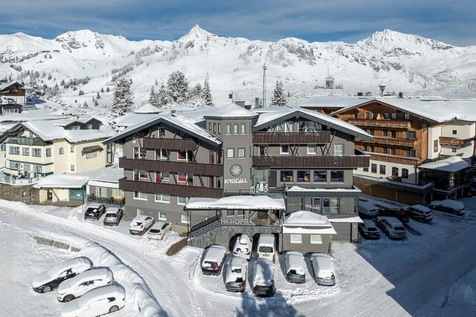 Property building, Bird's eye view, Winter, Mountain view, Parking