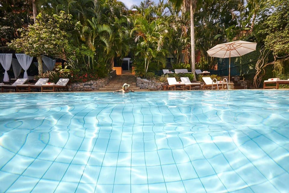 Day, Swimming pool, sunbed