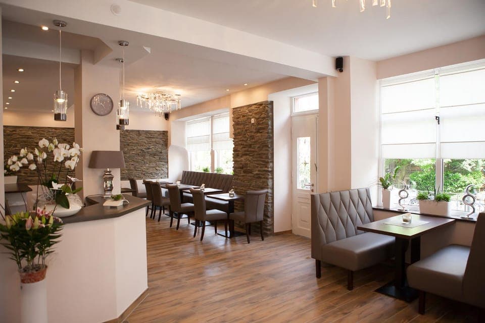 Restaurant/places to eat, Day