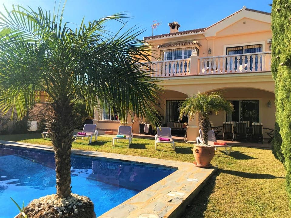 Property building, Garden, Garden view, Pool view, Swimming pool