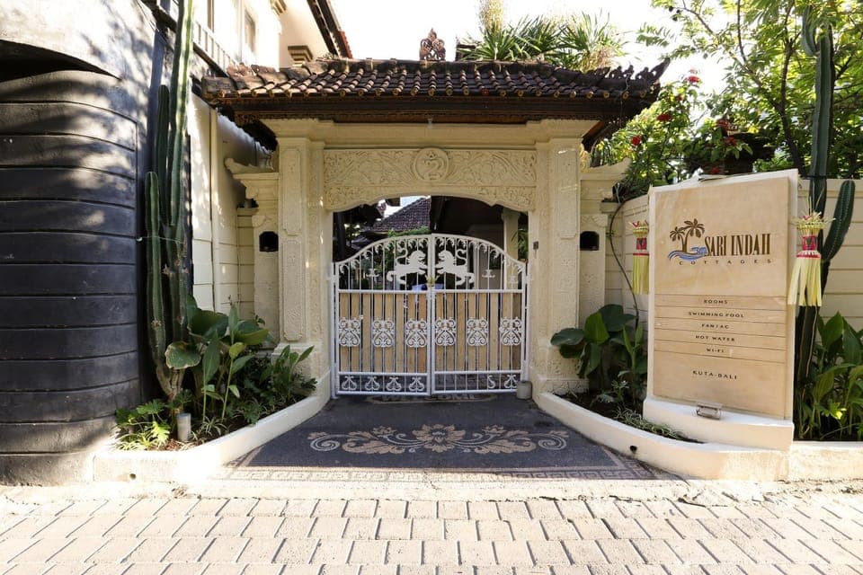 Day, Property logo or sign