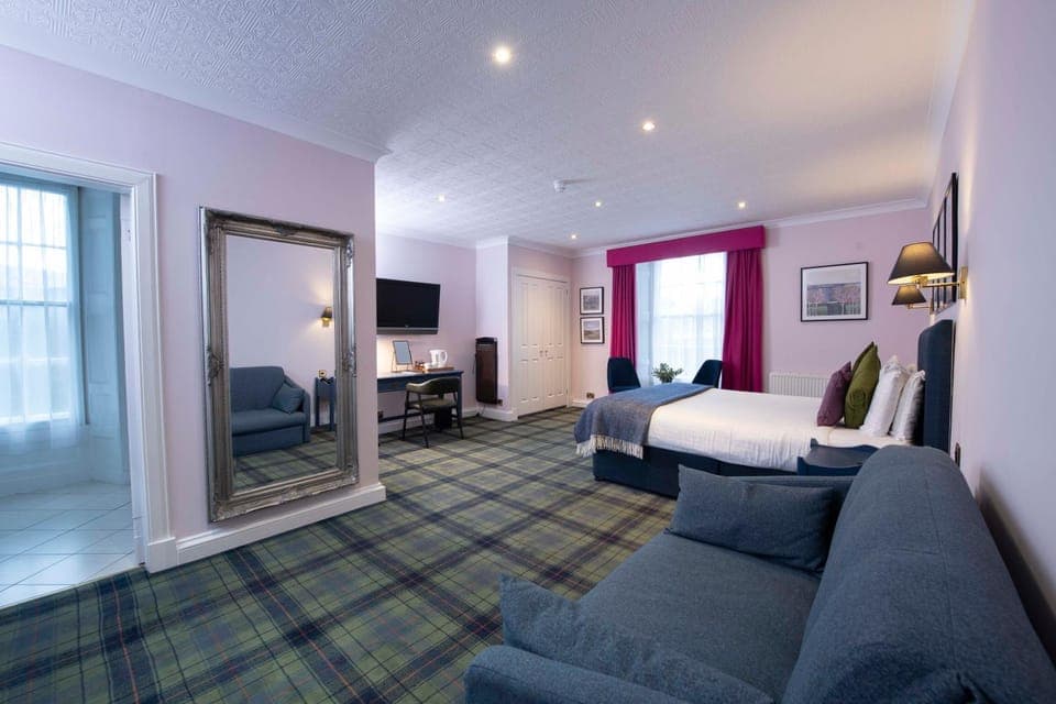 Bed, TV and multimedia, Photo of the whole room, Seating area