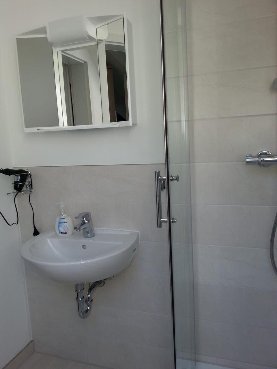 Photo of the whole room, Decorative detail