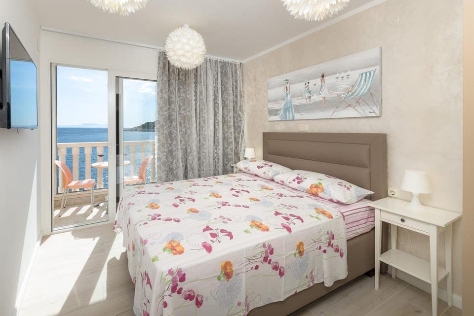 Bed, Sea view