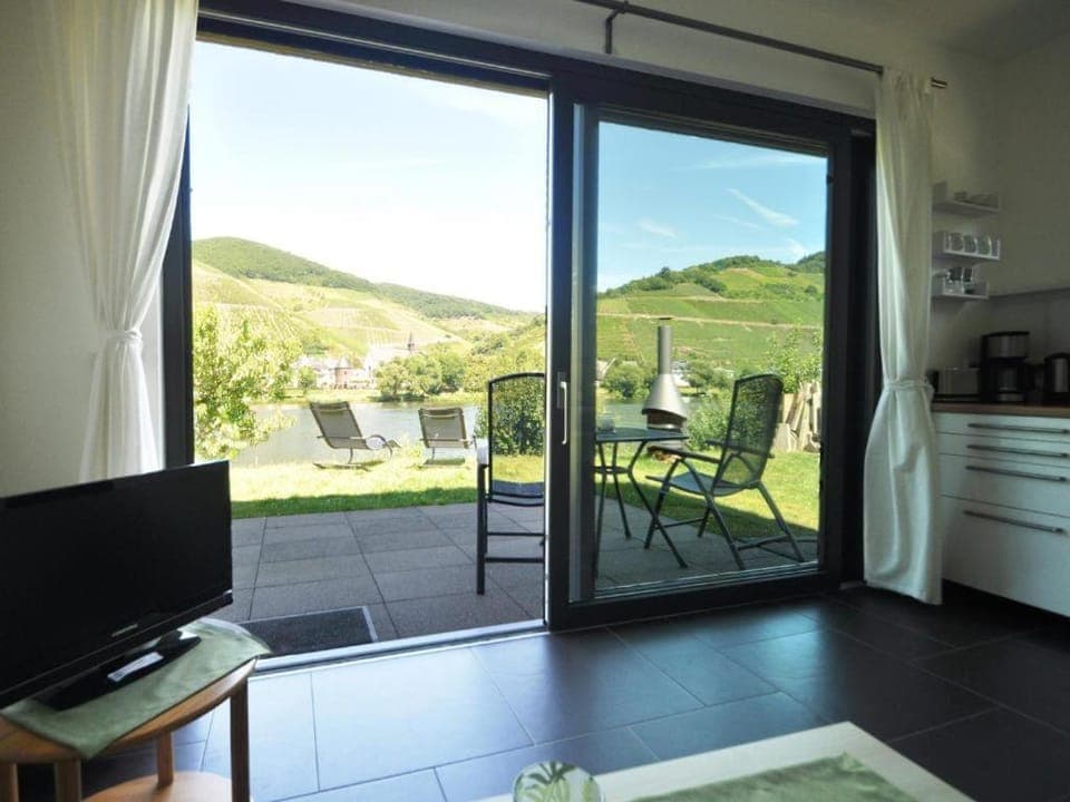 Living room, Garden view, Landmark view, River view