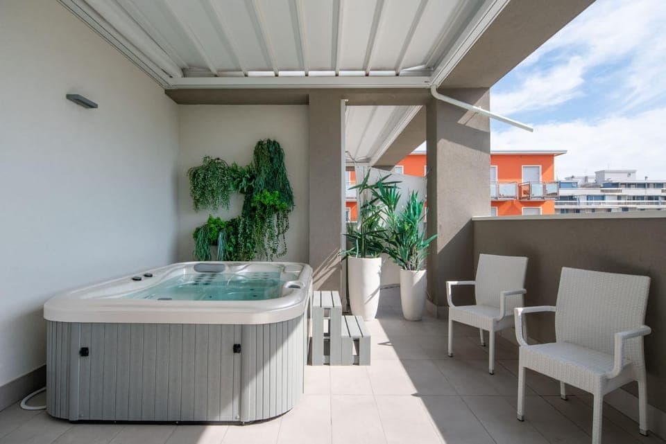 Hot Tub, Balcony/Terrace