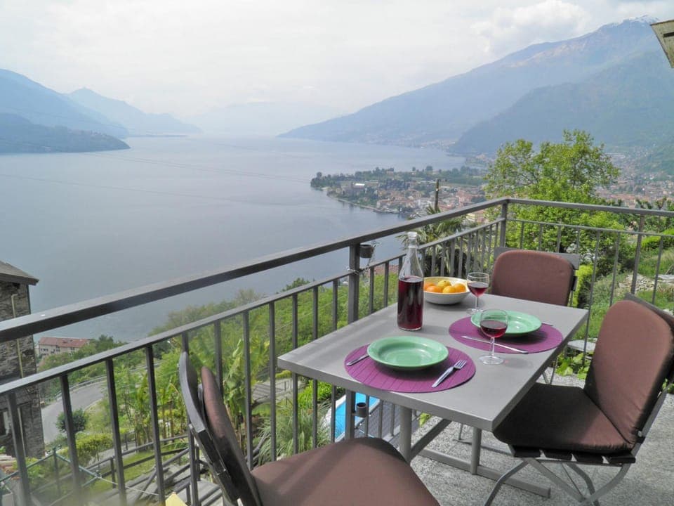 Balcony/Terrace, Dining area, Lake view, Mountain view
