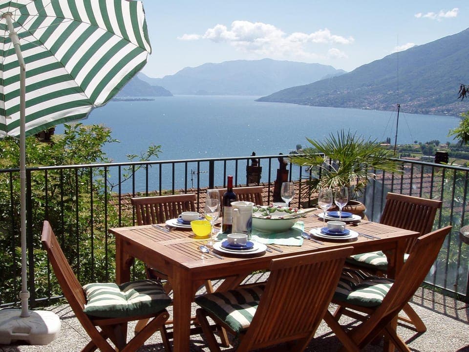 Balcony/Terrace, Dining area, Lake view, Mountain view