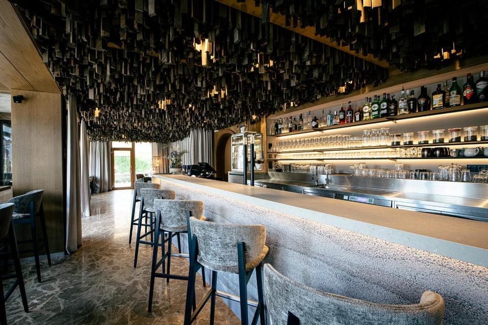 Restaurant/places to eat, Lounge or bar, Food and drinks, Drinks