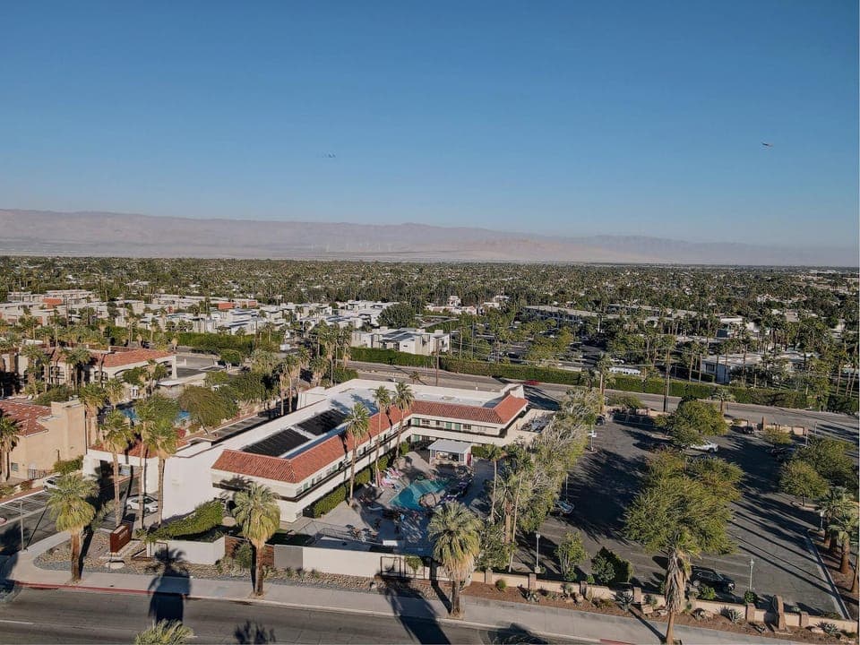 Bird's eye view, Location